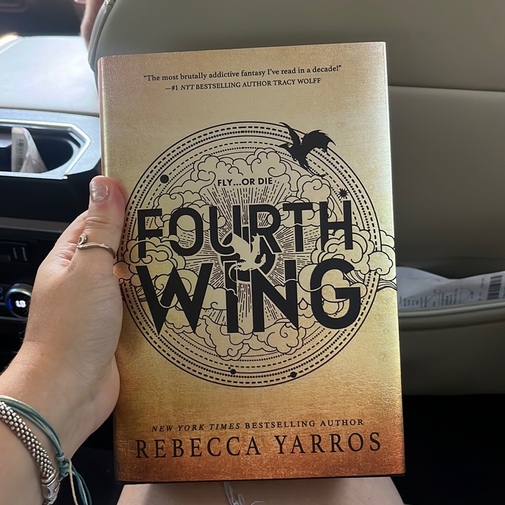 ✨ Fourth Wing First Edition May 2023 (Non-Sprayed Edges) ✨